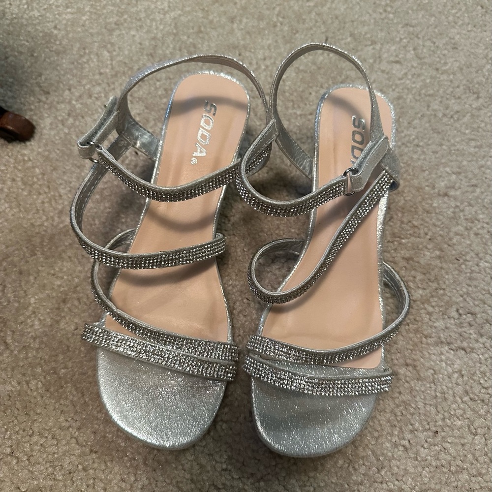 Girls heeled shoes